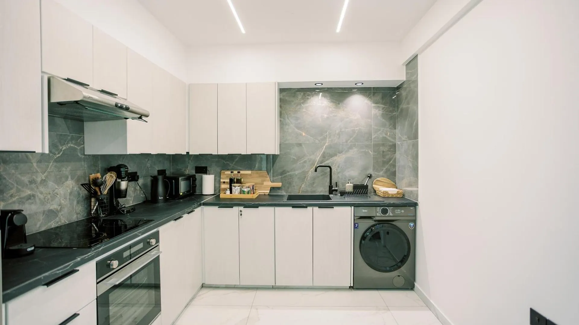 2Br Amalfi Blue Apt In Larnaca - Pool & 10Min Walk To Mackenzie Beach!