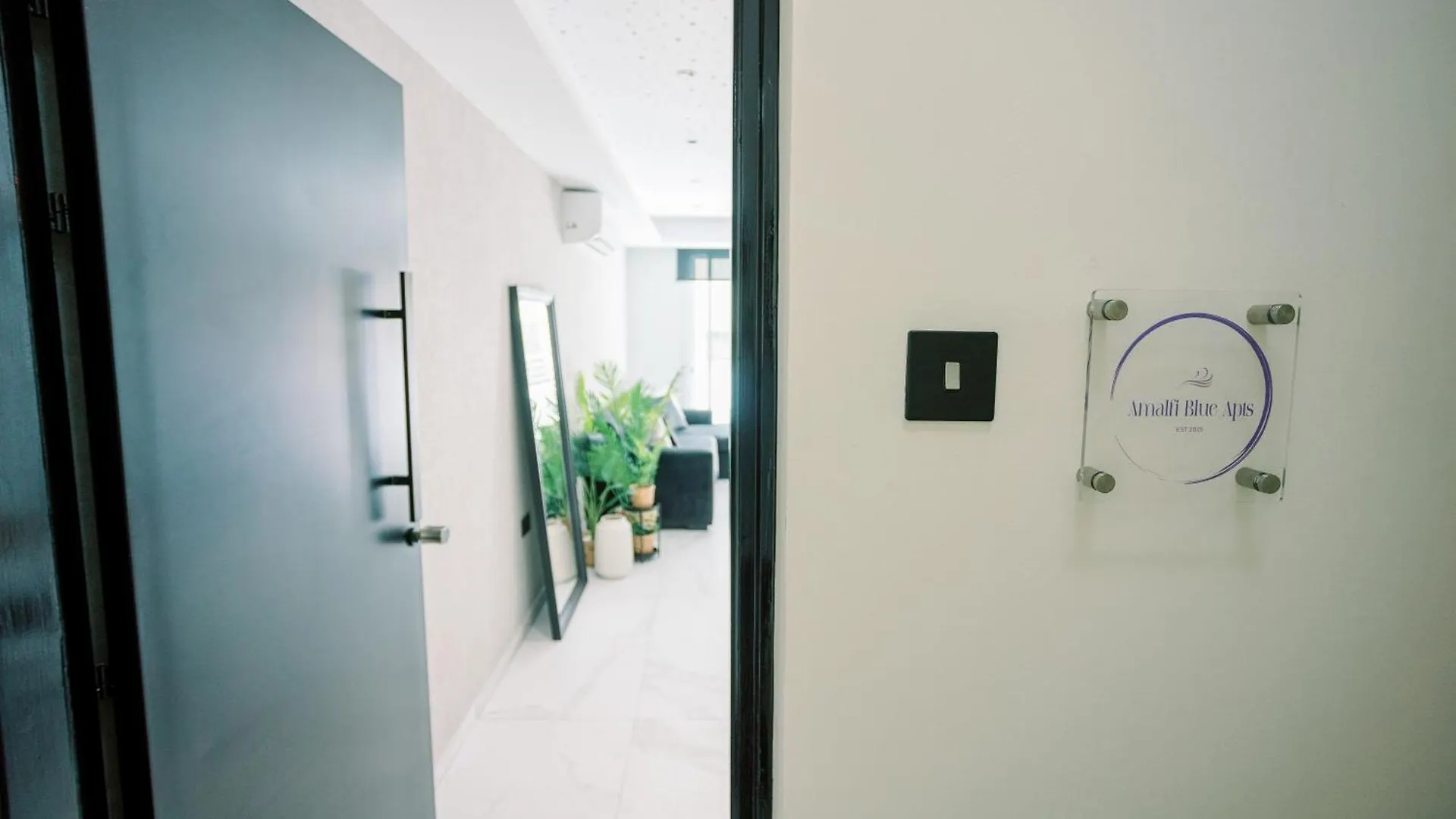 Apartment 2Br Amalfi Blue Apt In Larnaca - Pool & 10Min Walk To Mackenzie Beach!