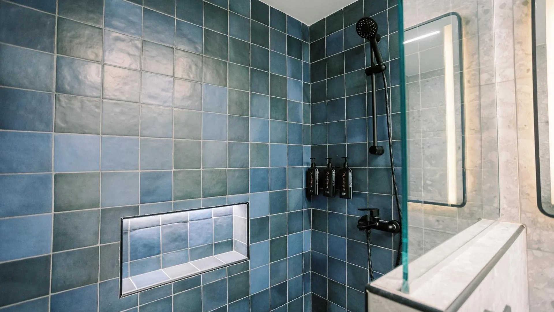 Apartment 2Br Amalfi Blue Apt In Larnaca - Pool & 10Min Walk To Mackenzie Beach!