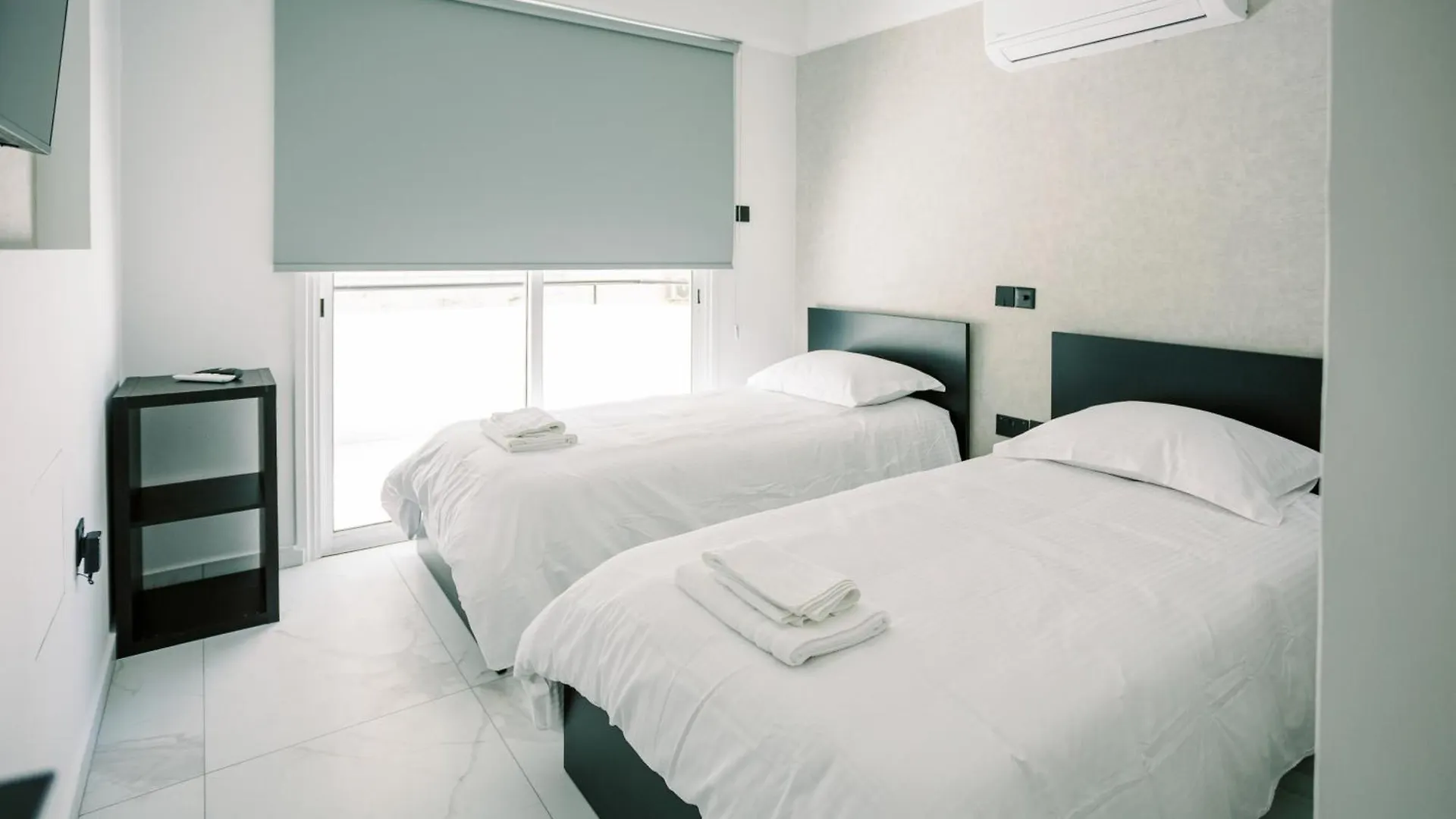 2Br Amalfi Blue Apt In Larnaca - Pool & 10Min Walk To Mackenzie Beach!